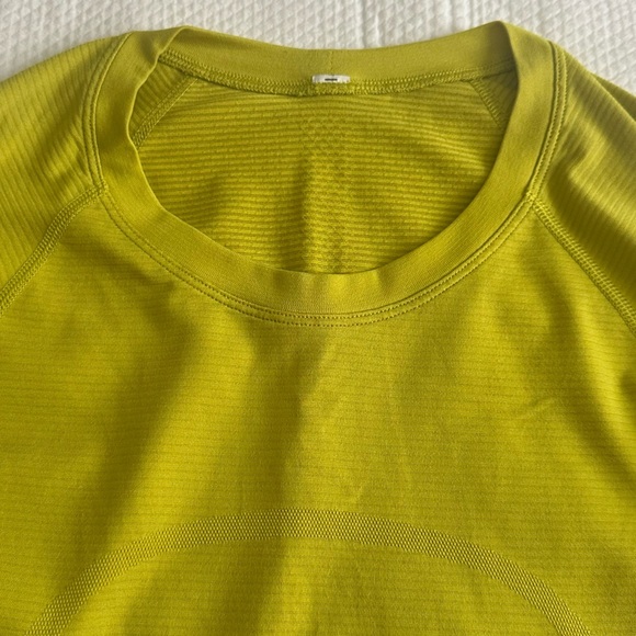 Lululemon Swiftly Tech Long Sleeve Shirt 2.0 - Yellow Serpentine SZ 6 - Picture 4 of 6